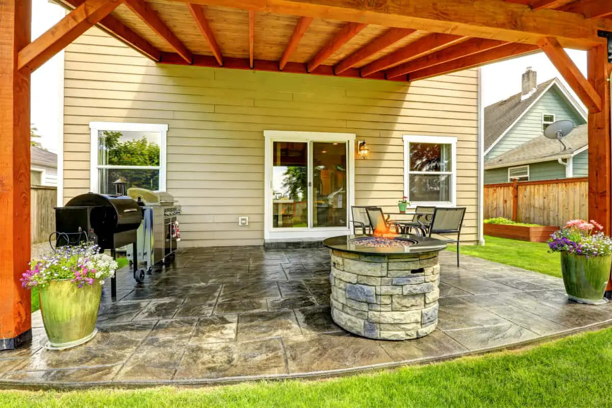 Pergola with excellent stainer covering backyard patio area illustrating great inexpensive stains for pergolas.