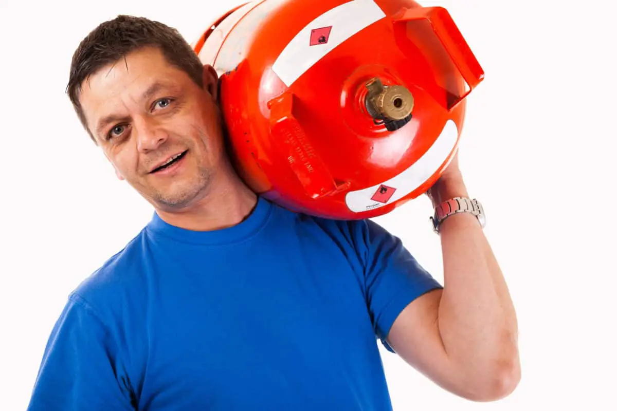 Man holding a 20 lbs propane tank that gives propane tank longevity of approximately 10 hours.